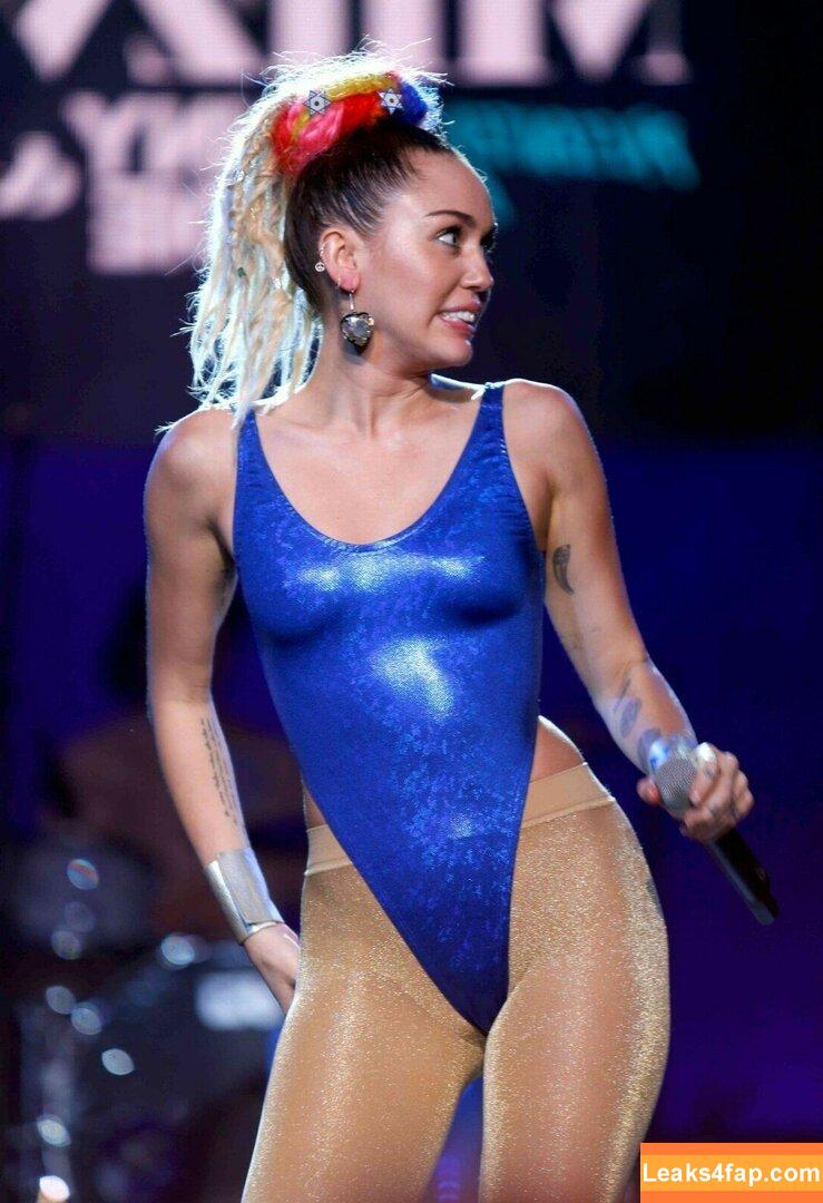 Miley Cyrus / https: / mileycyrus leaked photo photo #0557