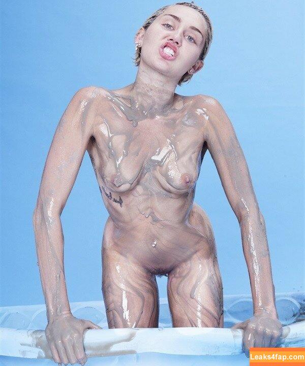 Miley Cyrus / https: / mileycyrus leaked photo photo #0558