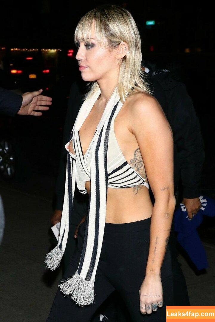 Miley Cyrus / https: / mileycyrus leaked photo photo #0572