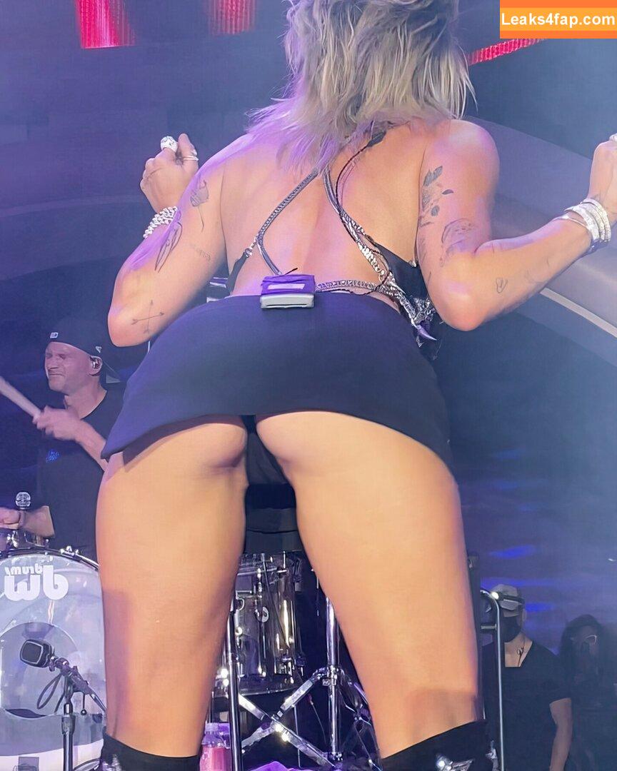 Miley Cyrus / https: / mileycyrus leaked photo photo #0573