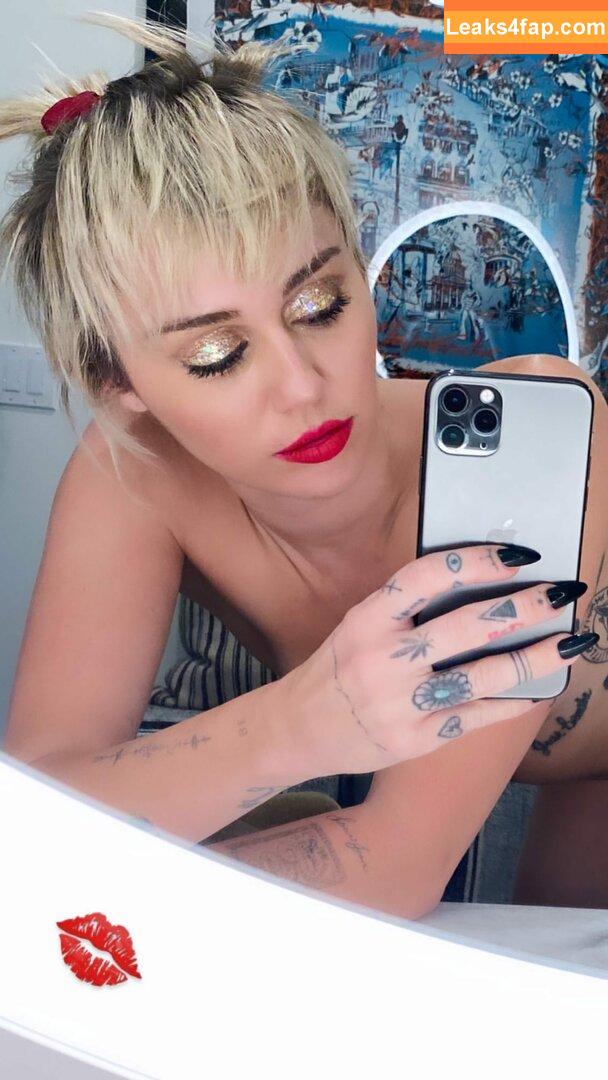 Miley Cyrus / https: / mileycyrus leaked photo photo #0633