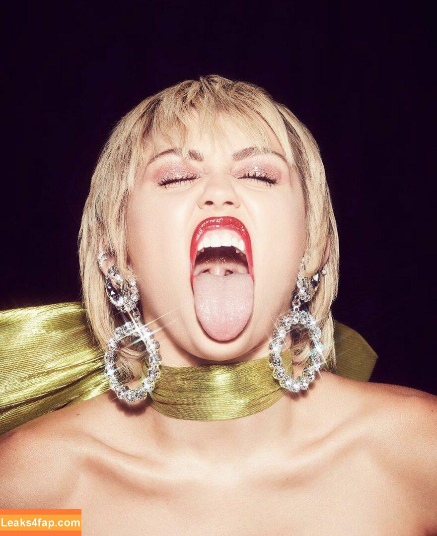Miley Cyrus / https: / mileycyrus leaked photo photo #0635
