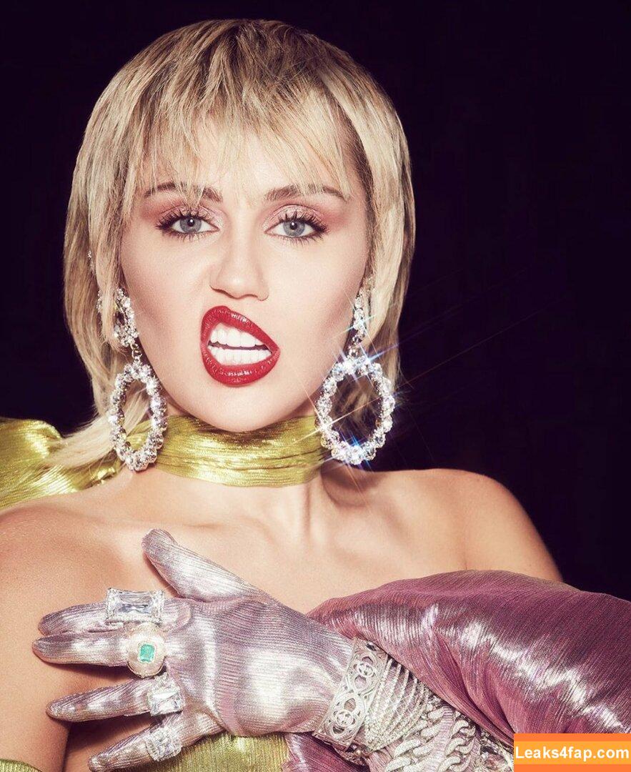 Miley Cyrus / https: / mileycyrus leaked photo photo #0636