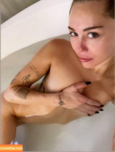Miley Cyrus / https: / mileycyrus leaked photo photo #0643