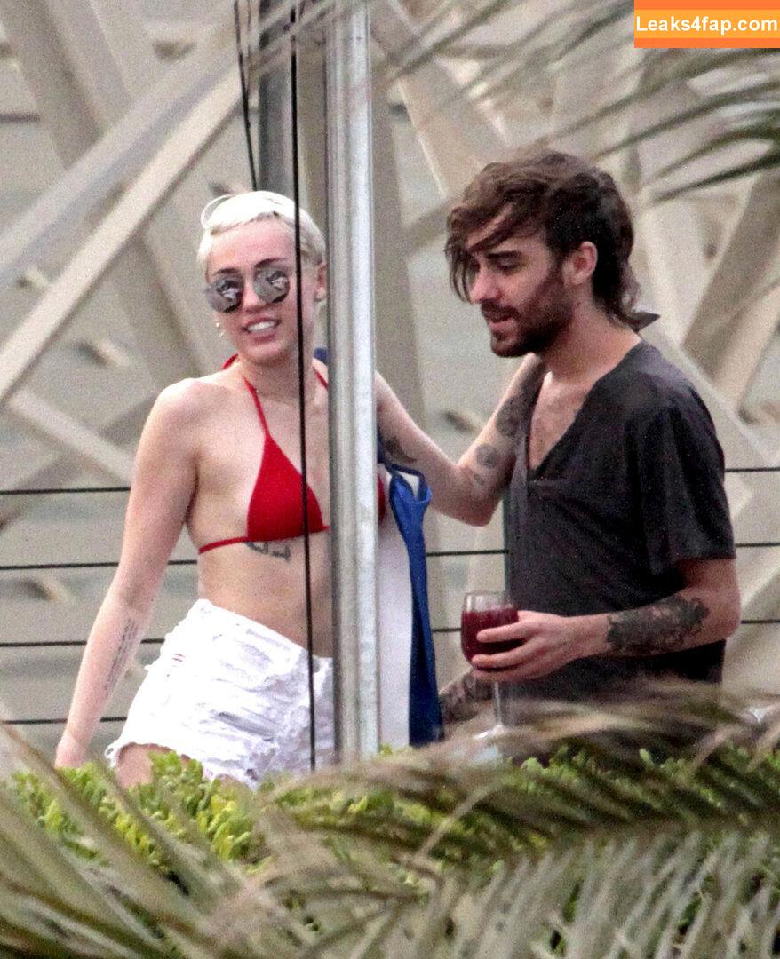 Miley Cyrus / https: / mileycyrus leaked photo photo #0650