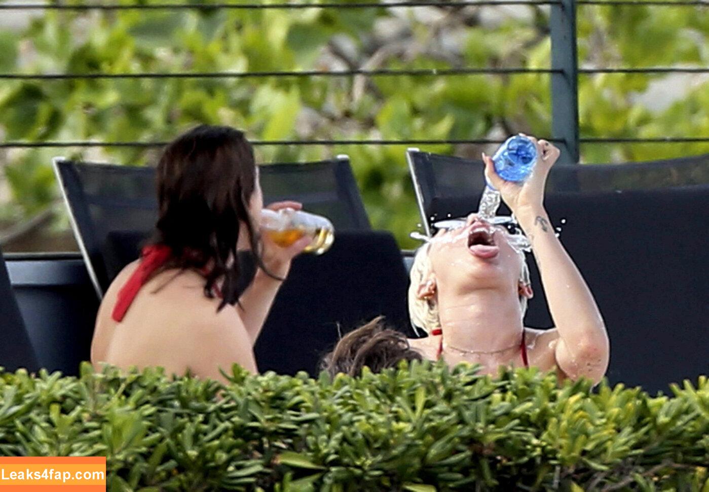 Miley Cyrus / https: / mileycyrus leaked photo photo #0651