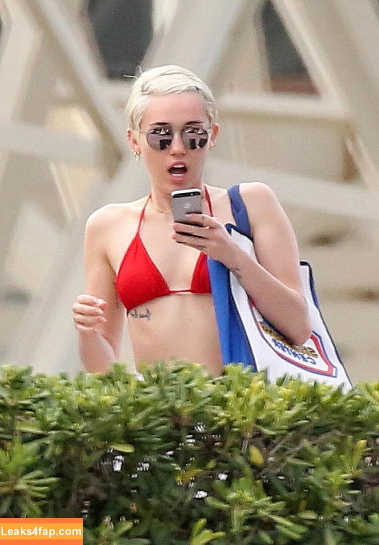 Miley Cyrus / https: / mileycyrus leaked photo photo #0652