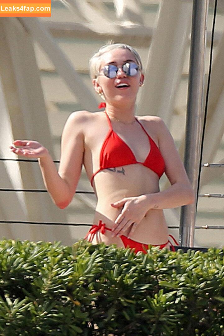 Miley Cyrus / https: / mileycyrus leaked photo photo #0654