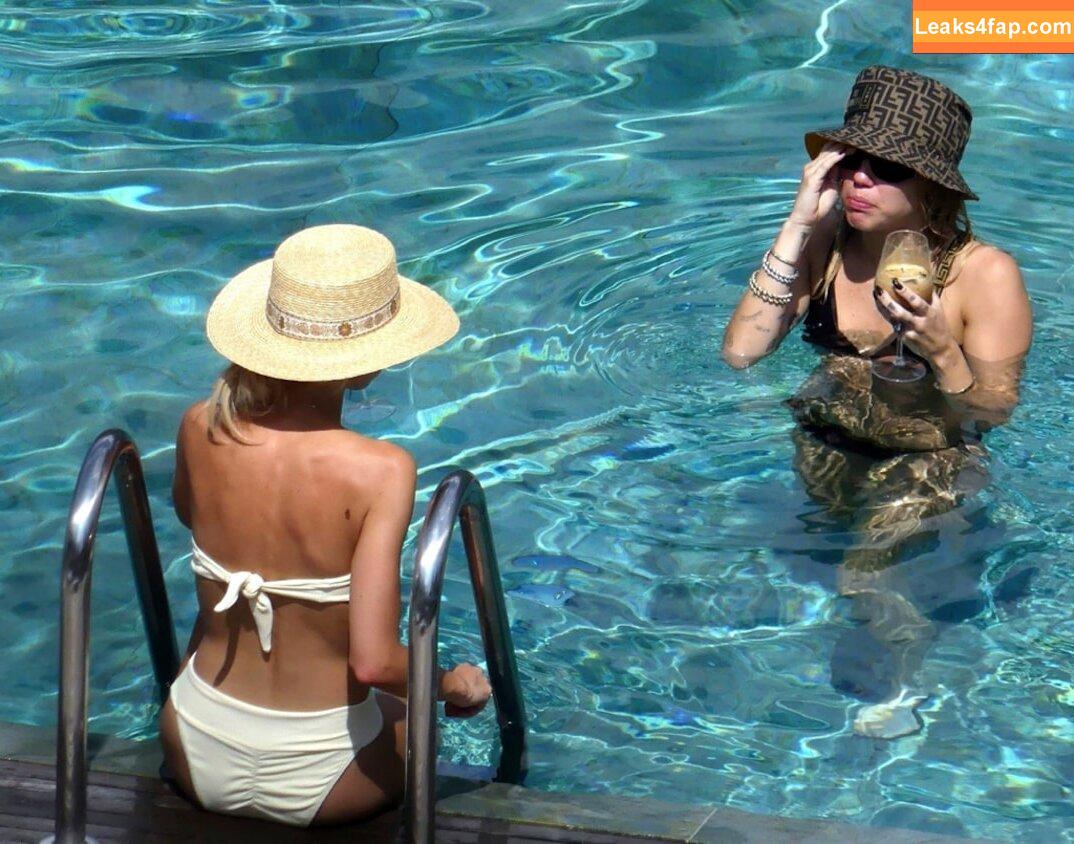 Miley Cyrus / https: / mileycyrus leaked photo photo #0660