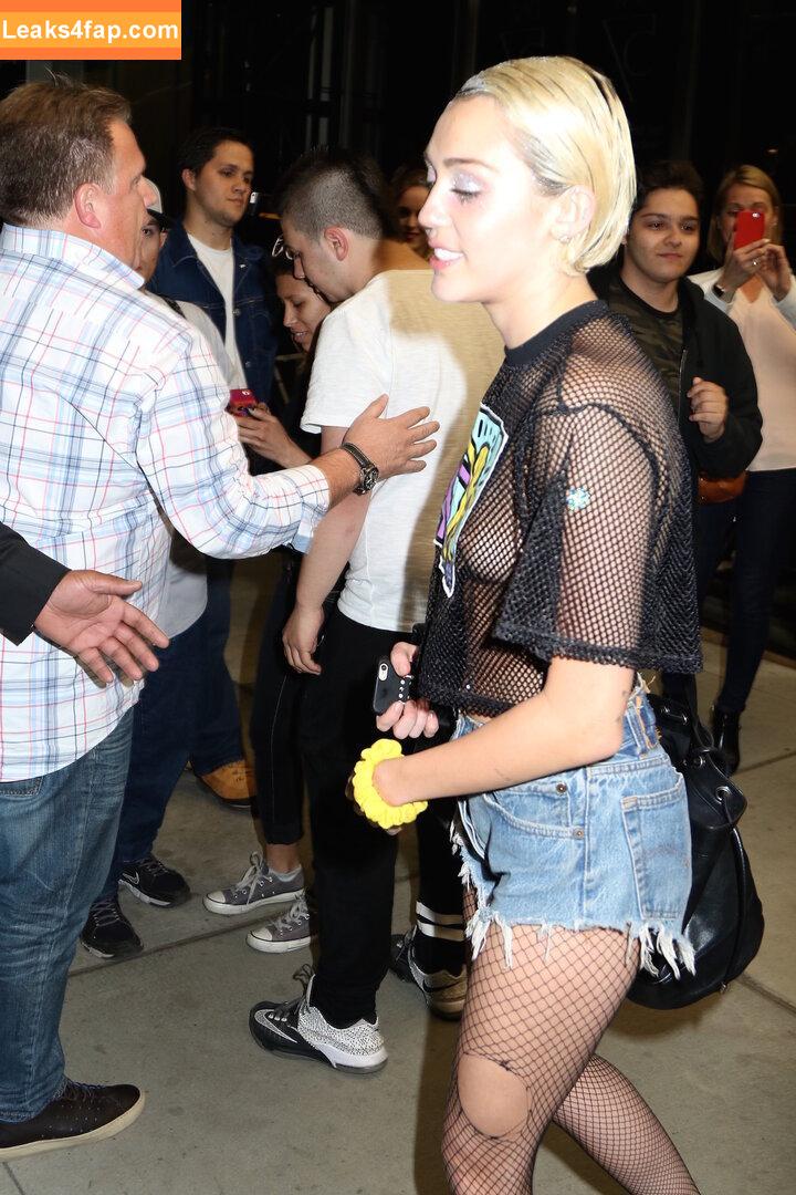 Miley Cyrus / https: / mileycyrus leaked photo photo #0679