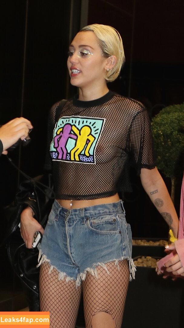 Miley Cyrus / https: / mileycyrus leaked photo photo #0686