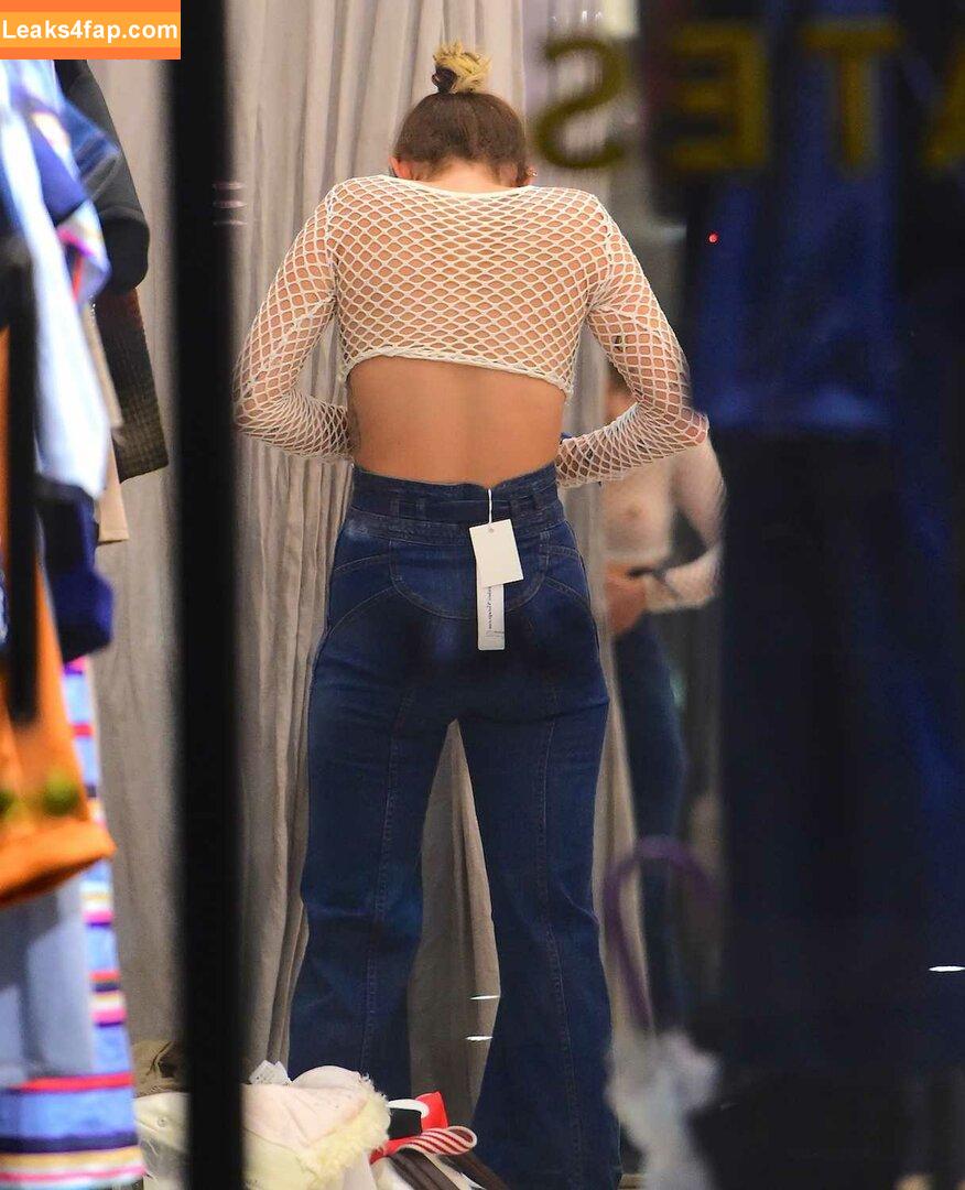 Miley Cyrus / https: / mileycyrus leaked photo photo #0695