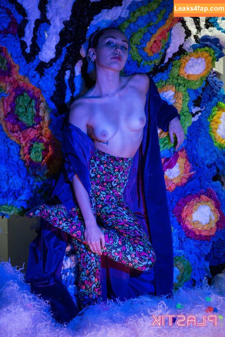 Miley Cyrus / https: / mileycyrus leaked photo photo #0703