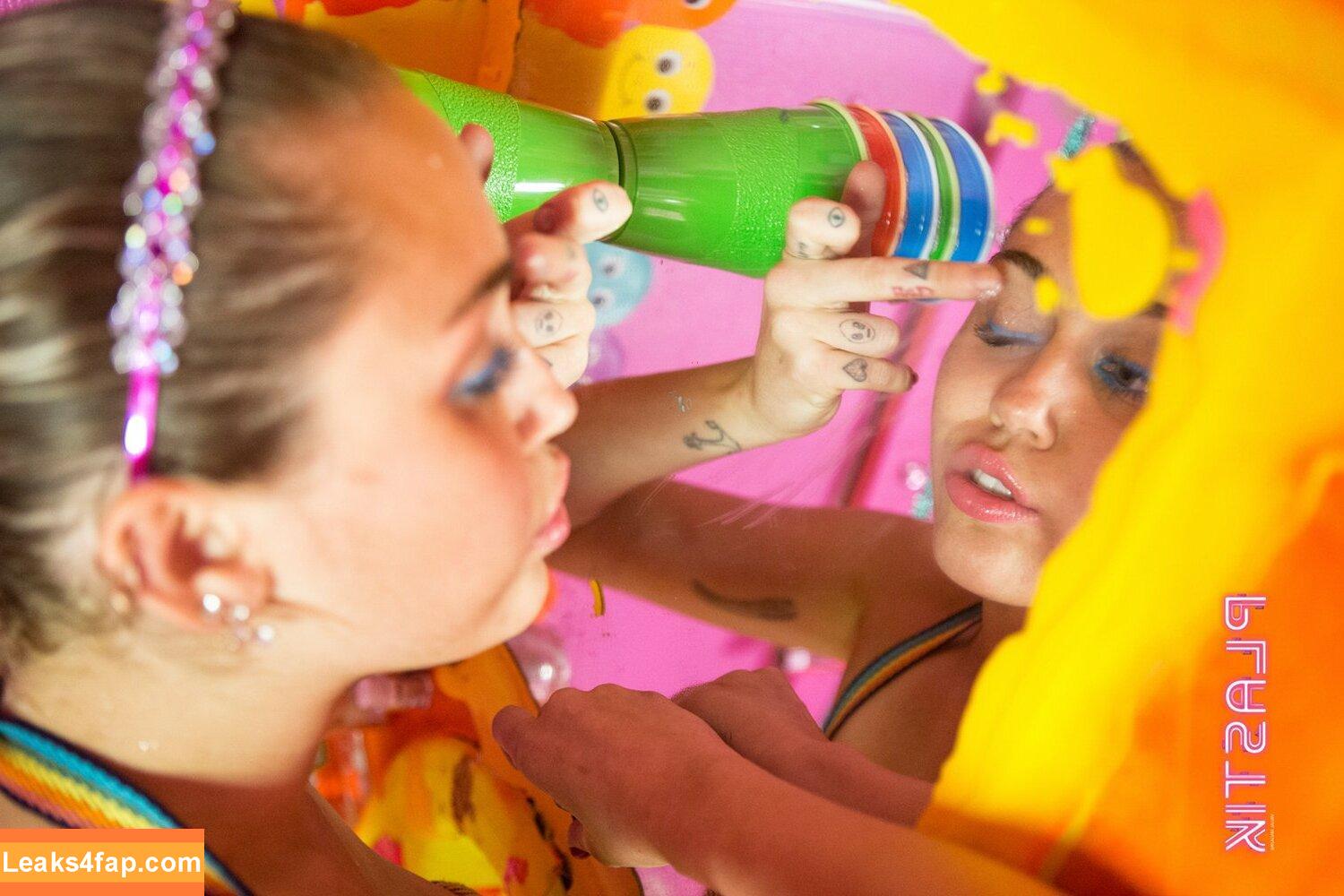 Miley Cyrus / https: / mileycyrus leaked photo photo #0707