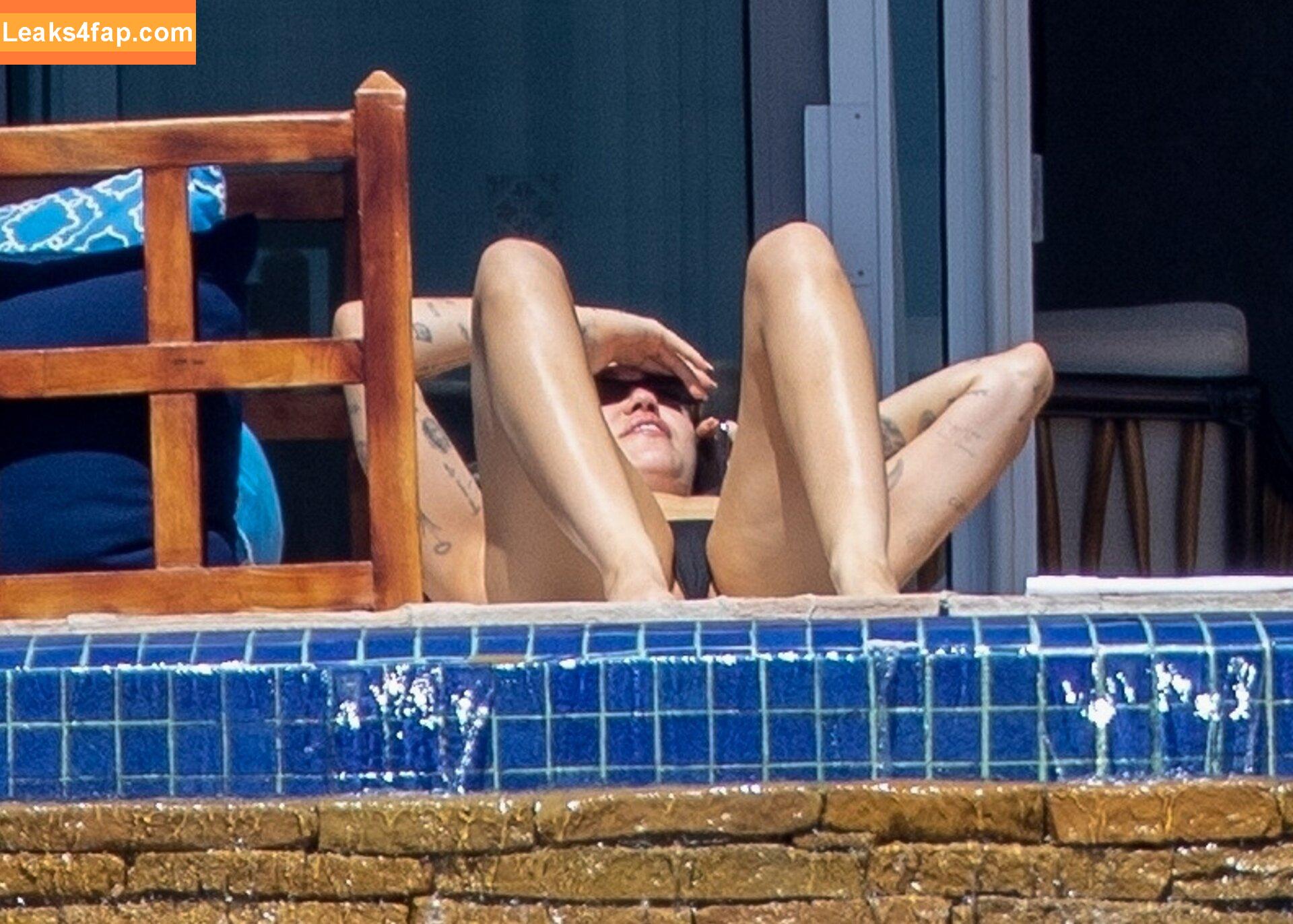 Miley Cyrus / https: / mileycyrus leaked photo photo #0717