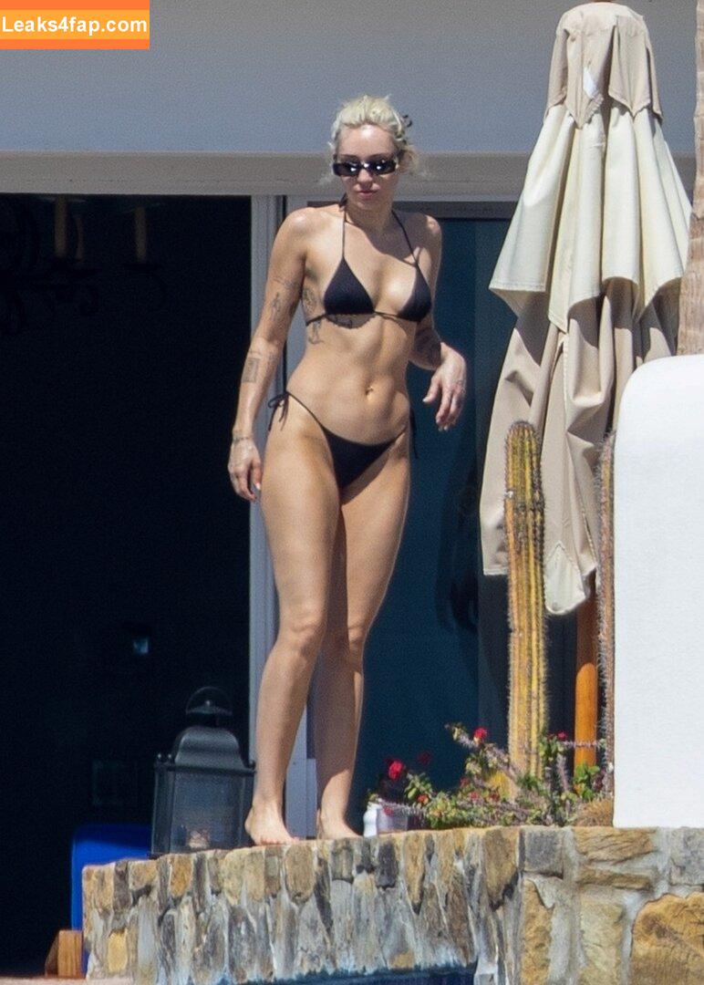 Miley Cyrus / https: / mileycyrus leaked photo photo #0721