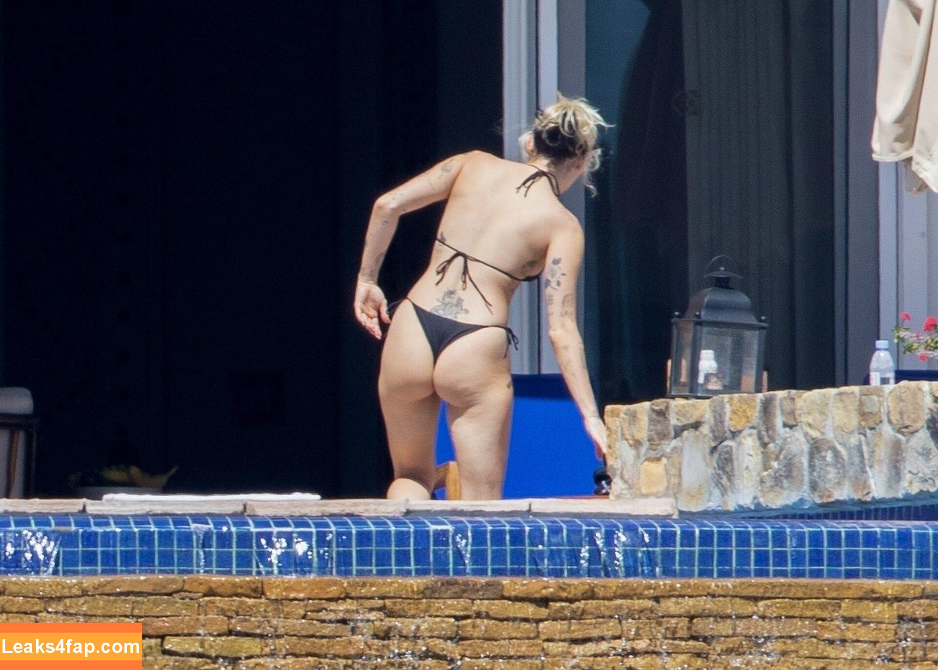 Miley Cyrus / https: / mileycyrus leaked photo photo #0722