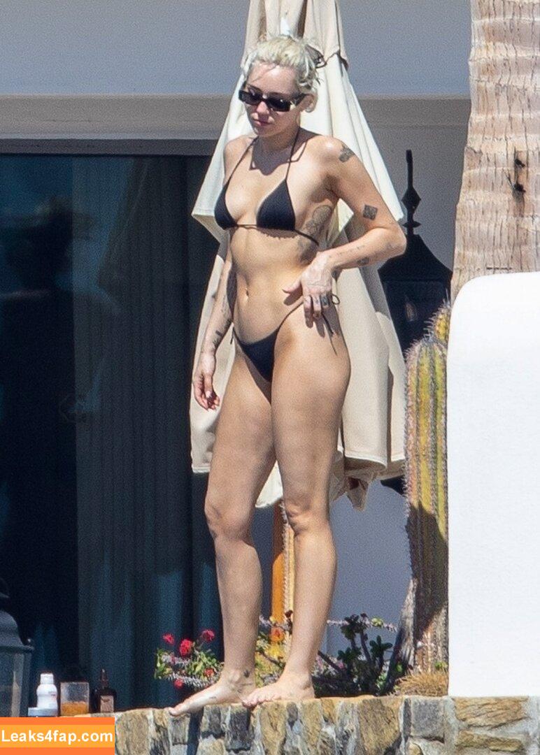 Miley Cyrus / https: / mileycyrus leaked photo photo #0724