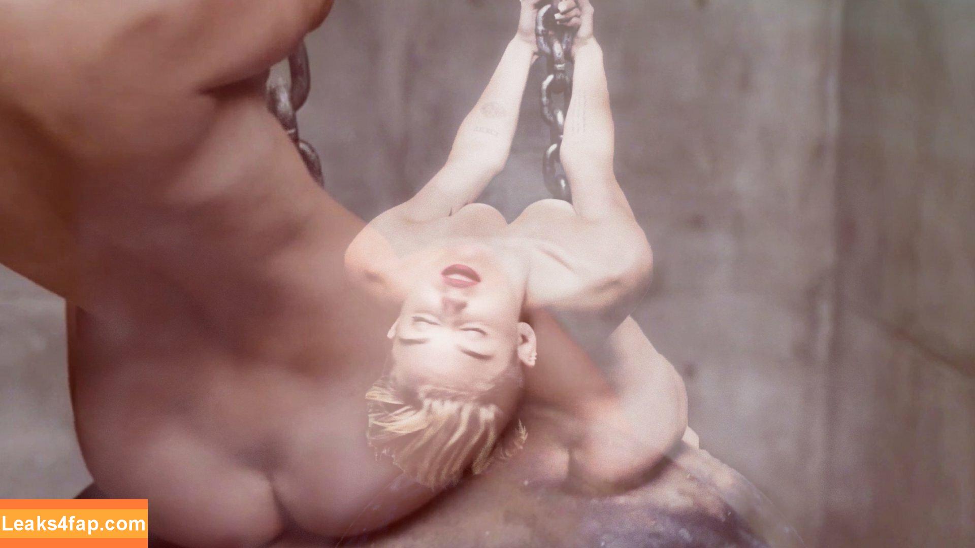 Miley Cyrus / https: / mileycyrus leaked photo photo #0793