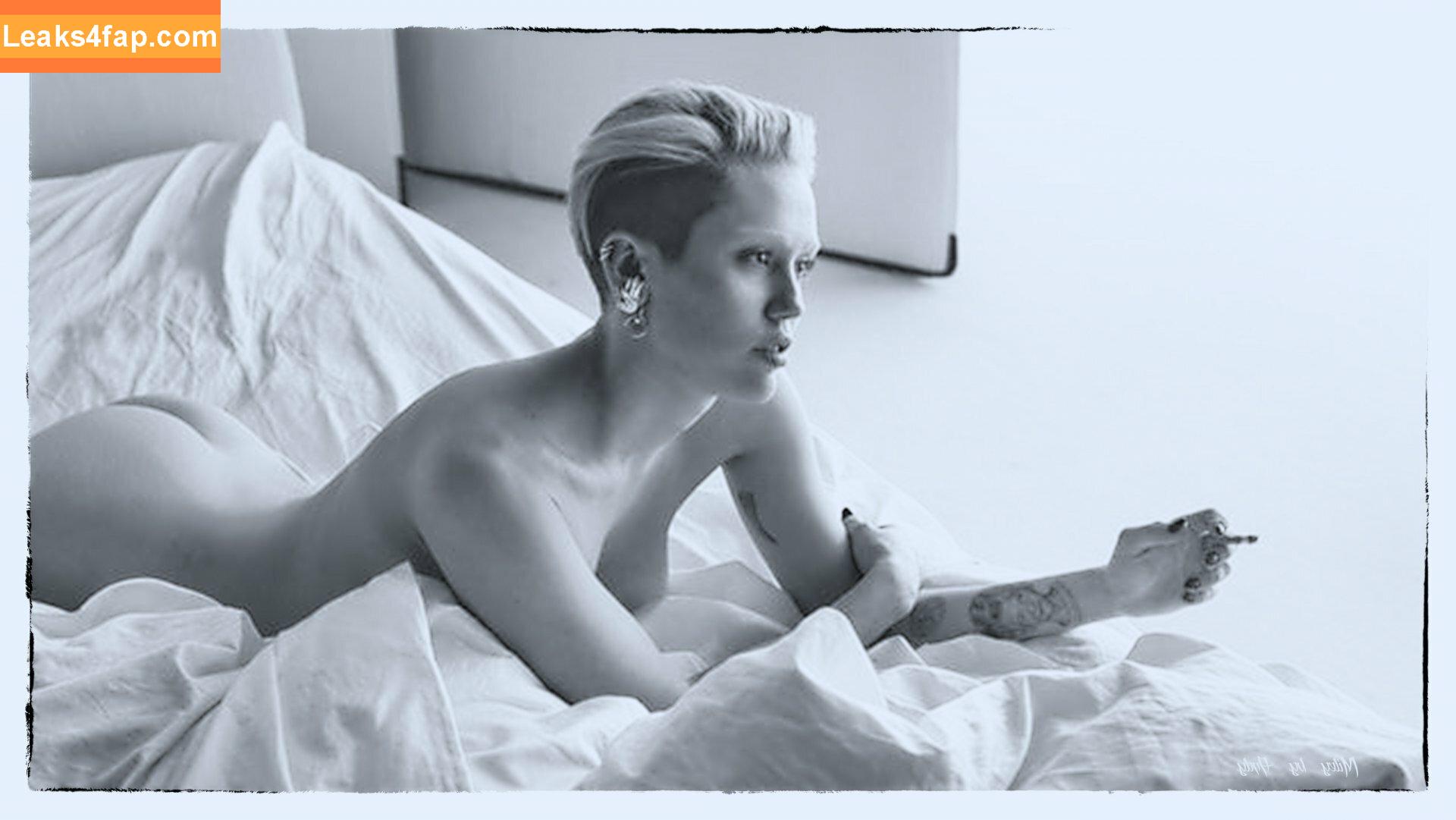 Miley Cyrus / https: / mileycyrus leaked photo photo #0806