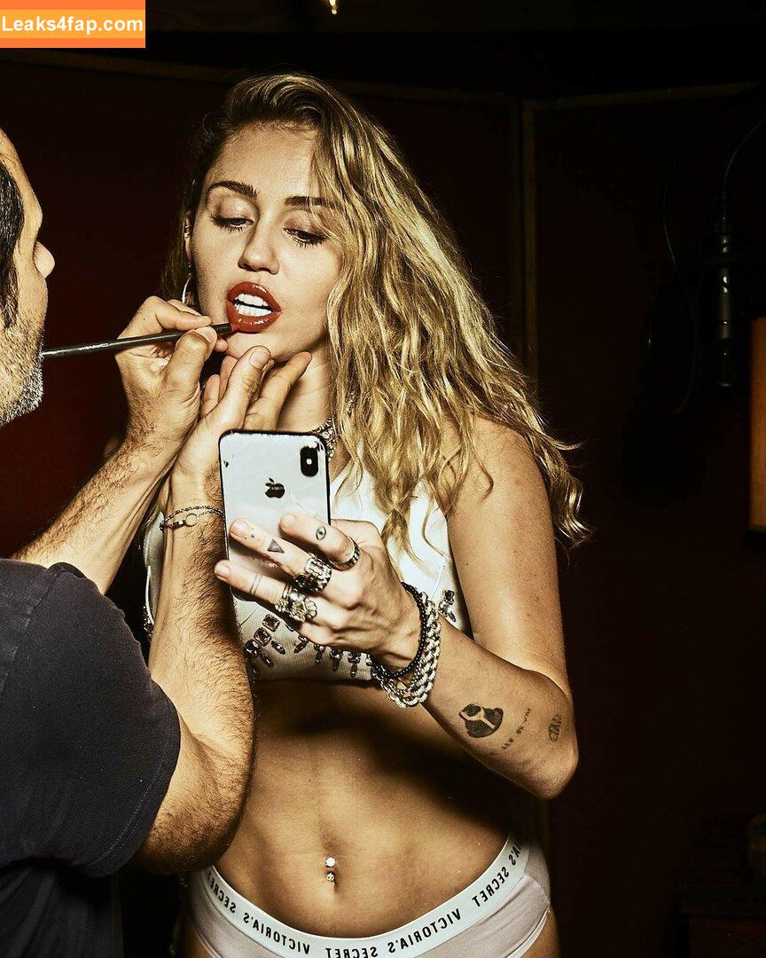 Miley Cyrus / https: / mileycyrus leaked photo photo #0815