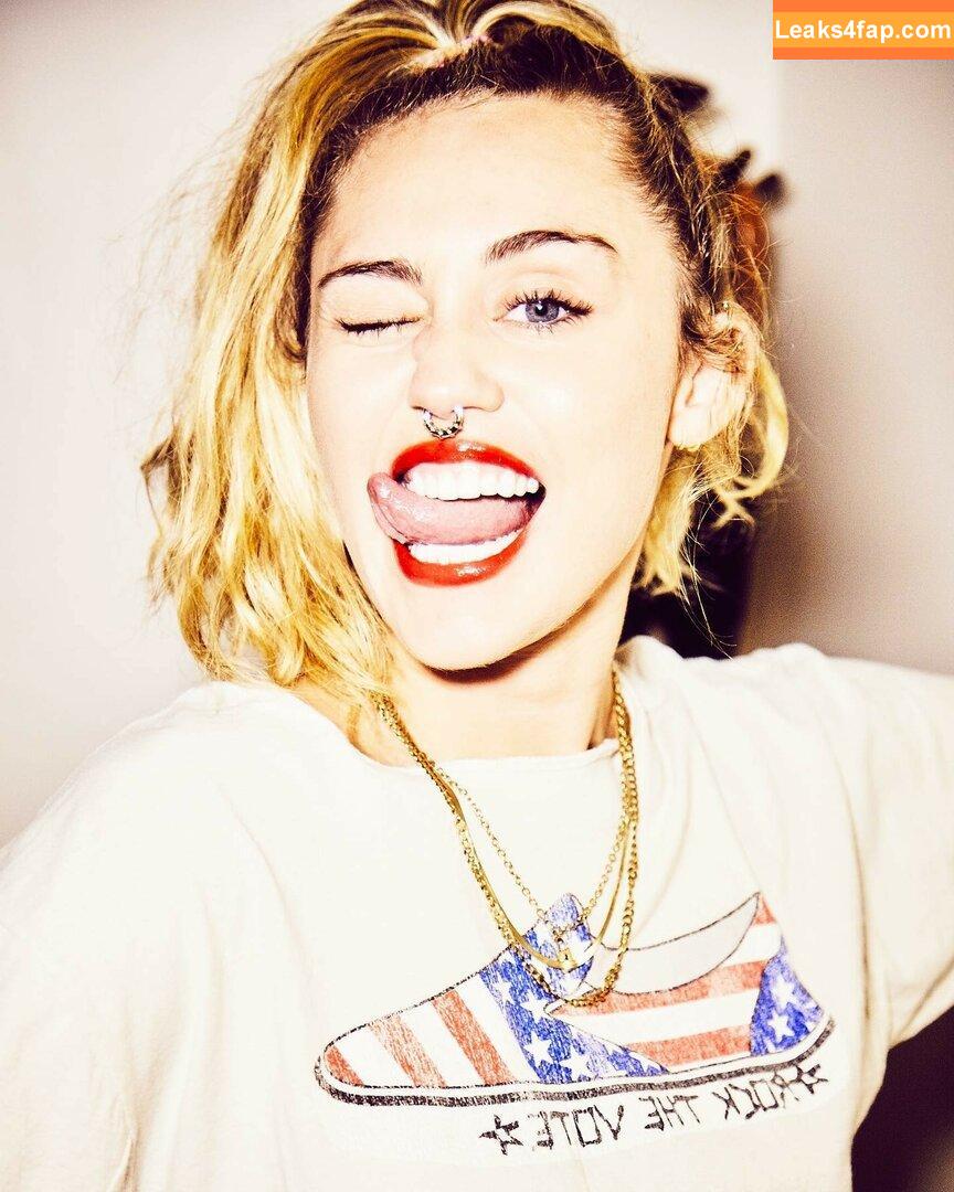 Miley Cyrus / https: / mileycyrus leaked photo photo #0821