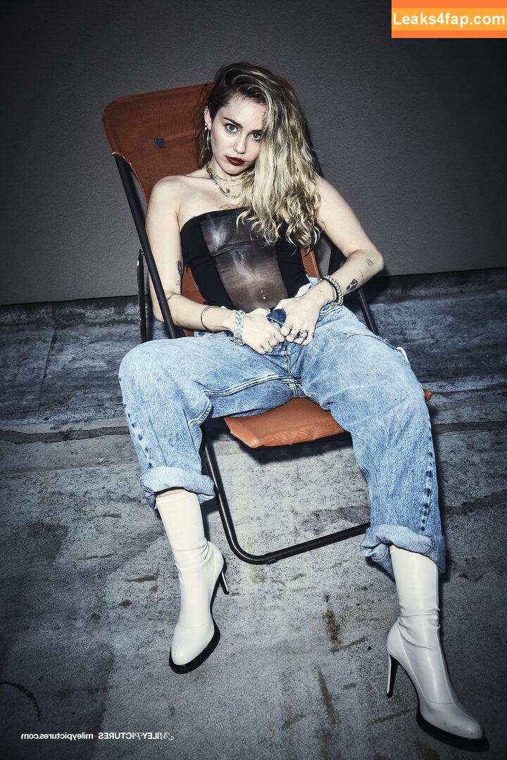 Miley Cyrus / https: / mileycyrus leaked photo photo #0826