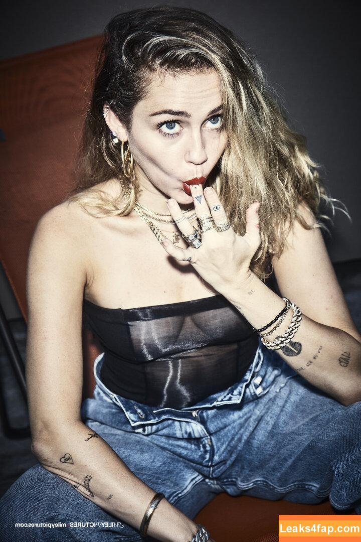 Miley Cyrus / https: / mileycyrus leaked photo photo #0830
