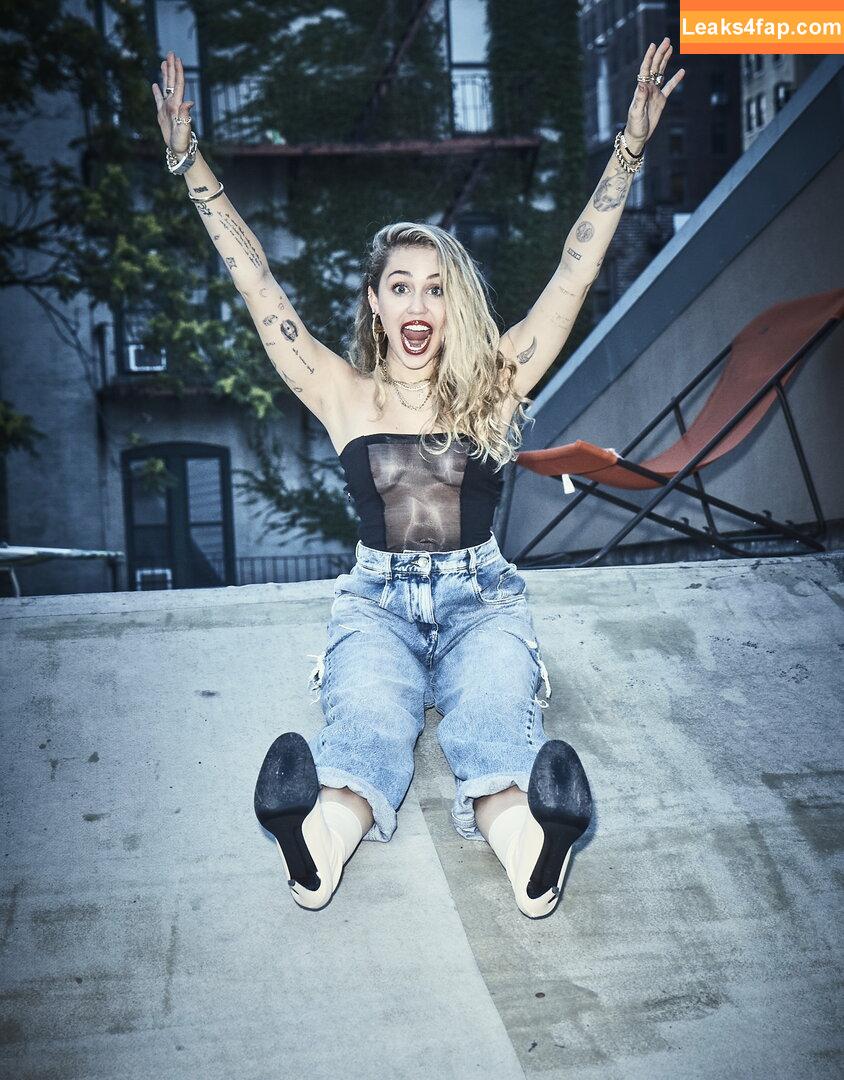 Miley Cyrus / https: / mileycyrus leaked photo photo #0831