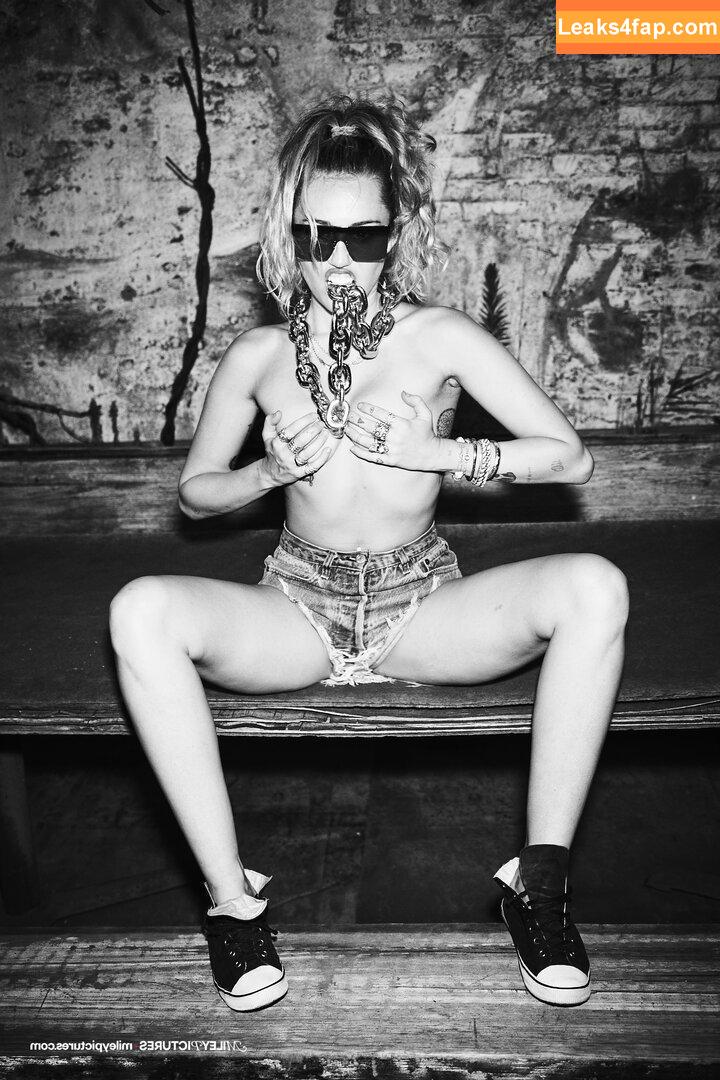 Miley Cyrus / https: / mileycyrus leaked photo photo #0887