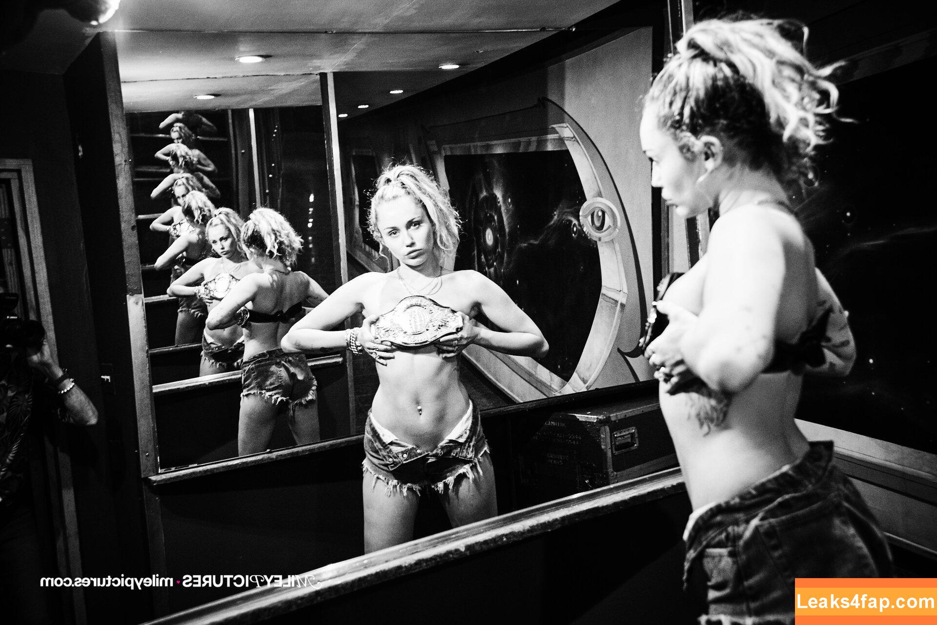 Miley Cyrus / https: / mileycyrus leaked photo photo #0894