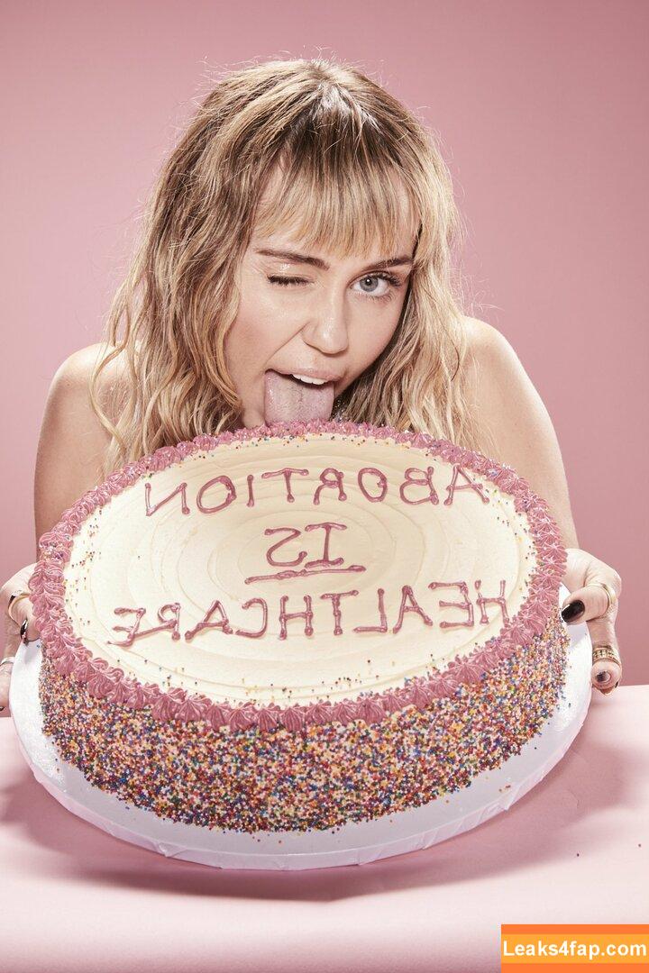 Miley Cyrus / https: / mileycyrus leaked photo photo #0895