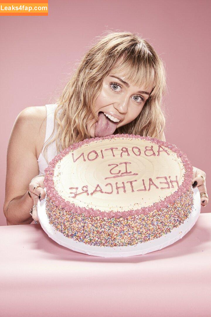 Miley Cyrus / https: / mileycyrus leaked photo photo #0896