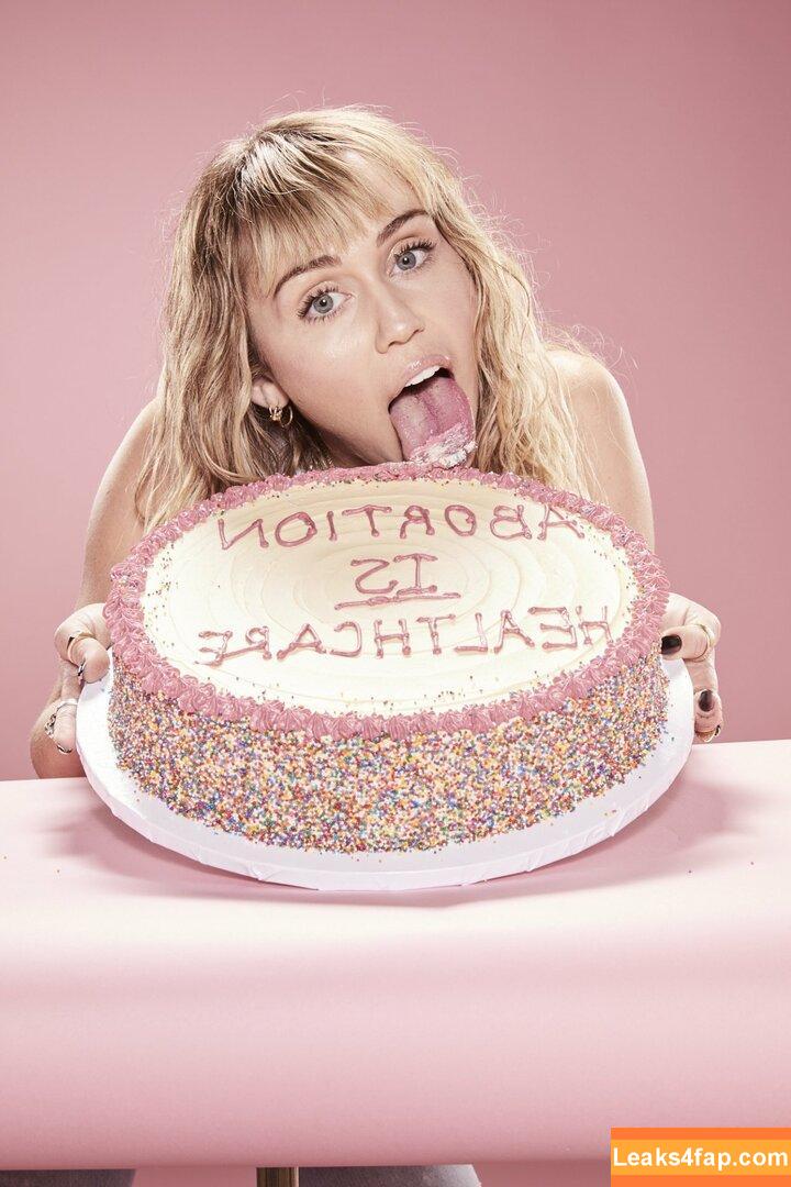 Miley Cyrus / https: / mileycyrus leaked photo photo #0898