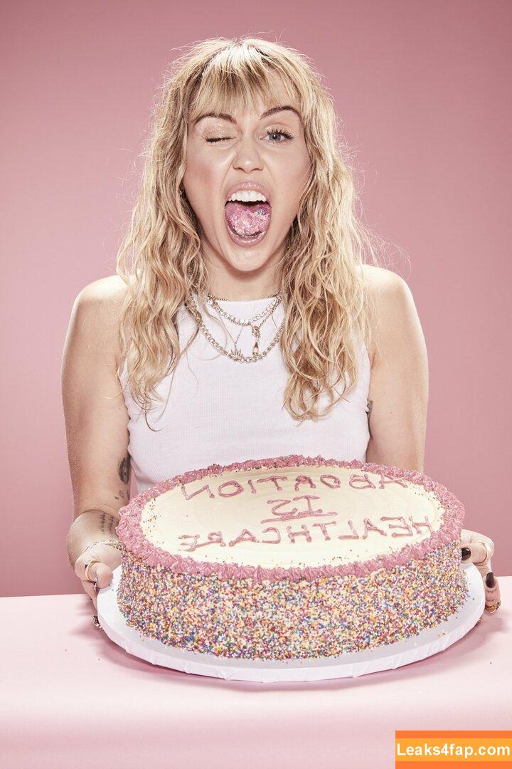 Miley Cyrus / https: / mileycyrus leaked photo photo #0899