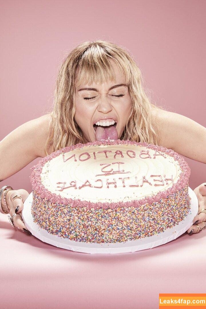 Miley Cyrus / https: / mileycyrus leaked photo photo #0900