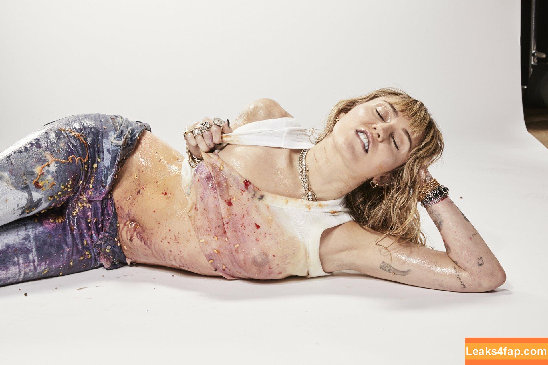 Miley Cyrus / https: / mileycyrus leaked photo photo #0933