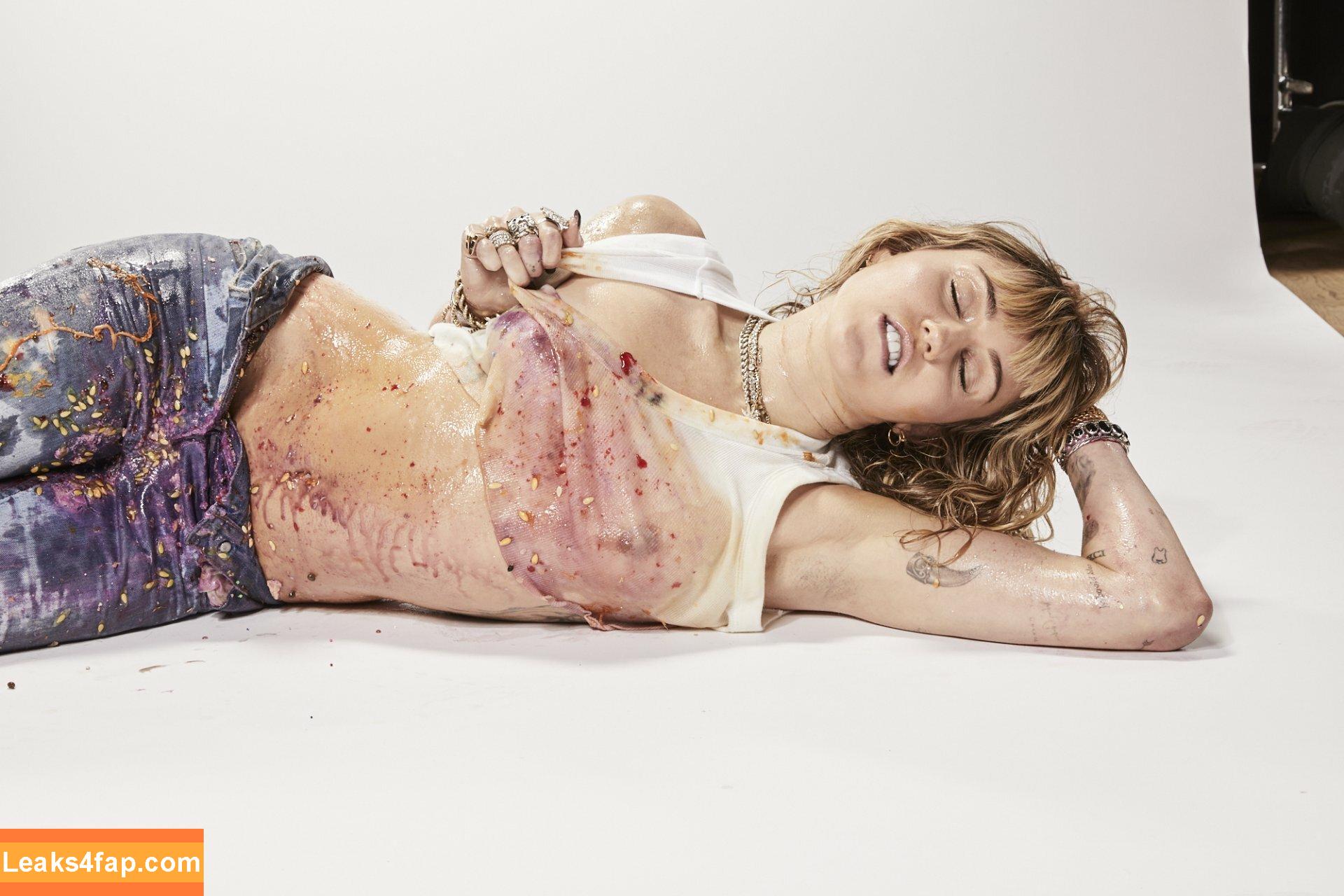 Miley Cyrus / https: / mileycyrus leaked photo photo #0935