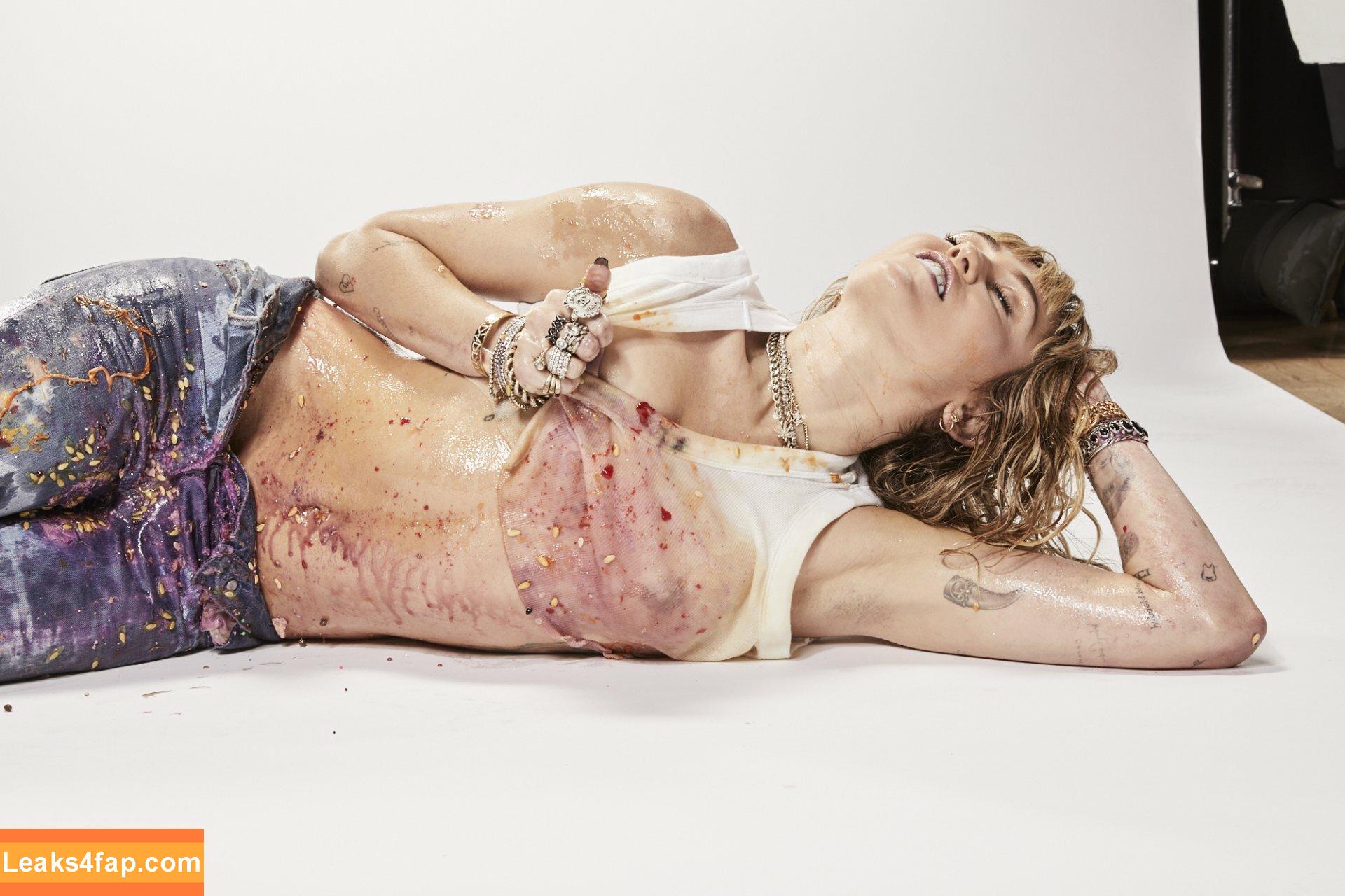 Miley Cyrus / https: / mileycyrus leaked photo photo #0937