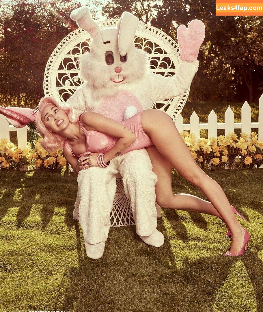 Miley Cyrus / https: / mileycyrus leaked photo photo #0947