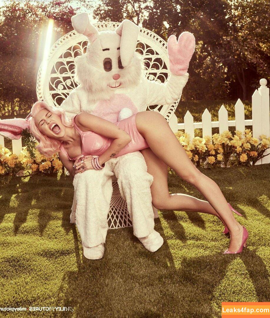 Miley Cyrus / https: / mileycyrus leaked photo photo #0948