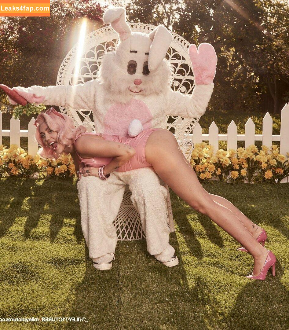 Miley Cyrus / https: / mileycyrus leaked photo photo #0949