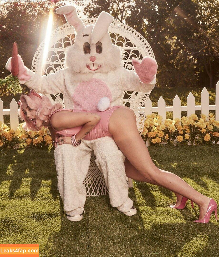 Miley Cyrus / https: / mileycyrus leaked photo photo #0951
