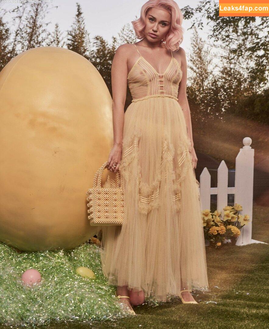 Miley Cyrus / https: / mileycyrus leaked photo photo #0956