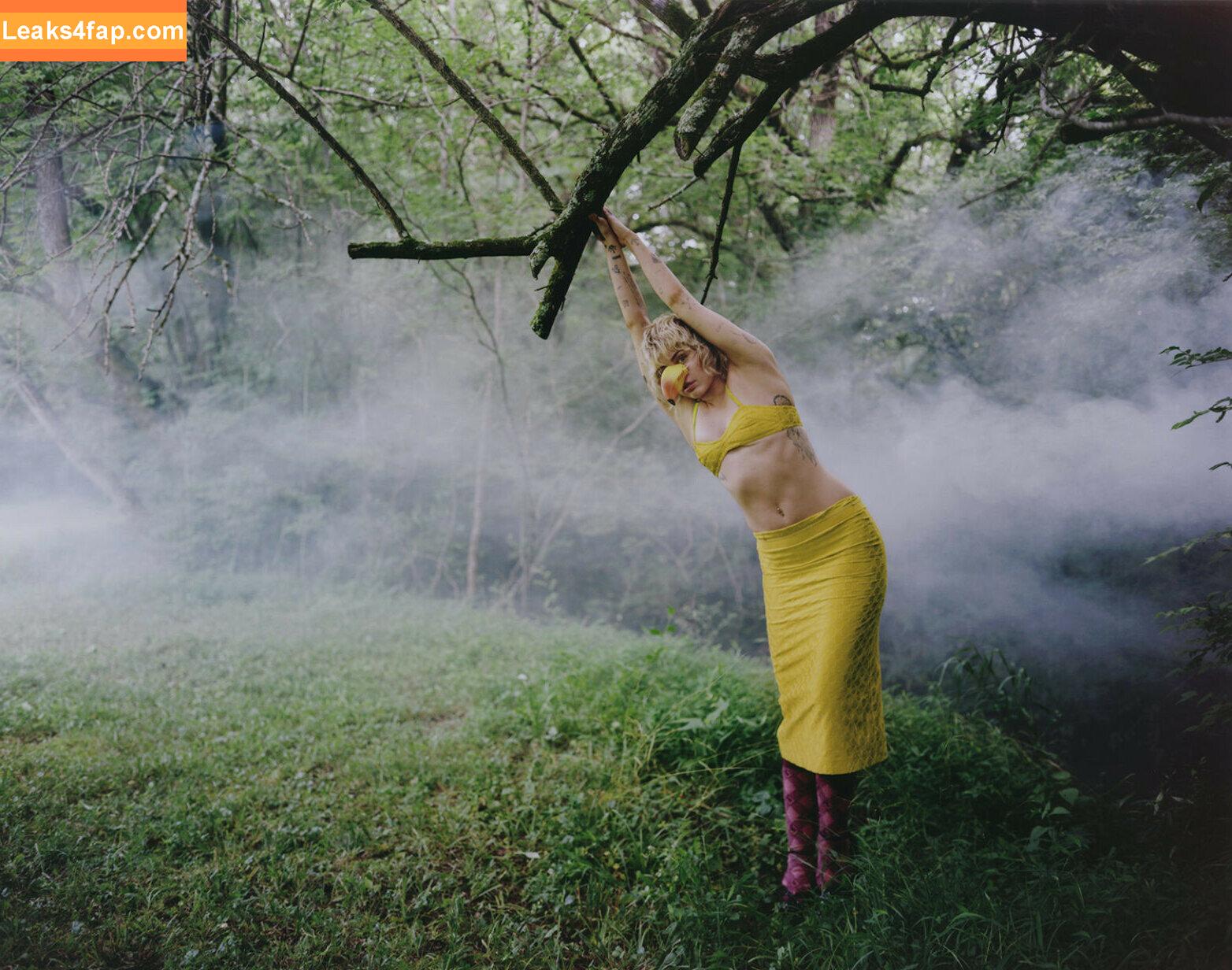 Miley Cyrus / https: / mileycyrus leaked photo photo #0977