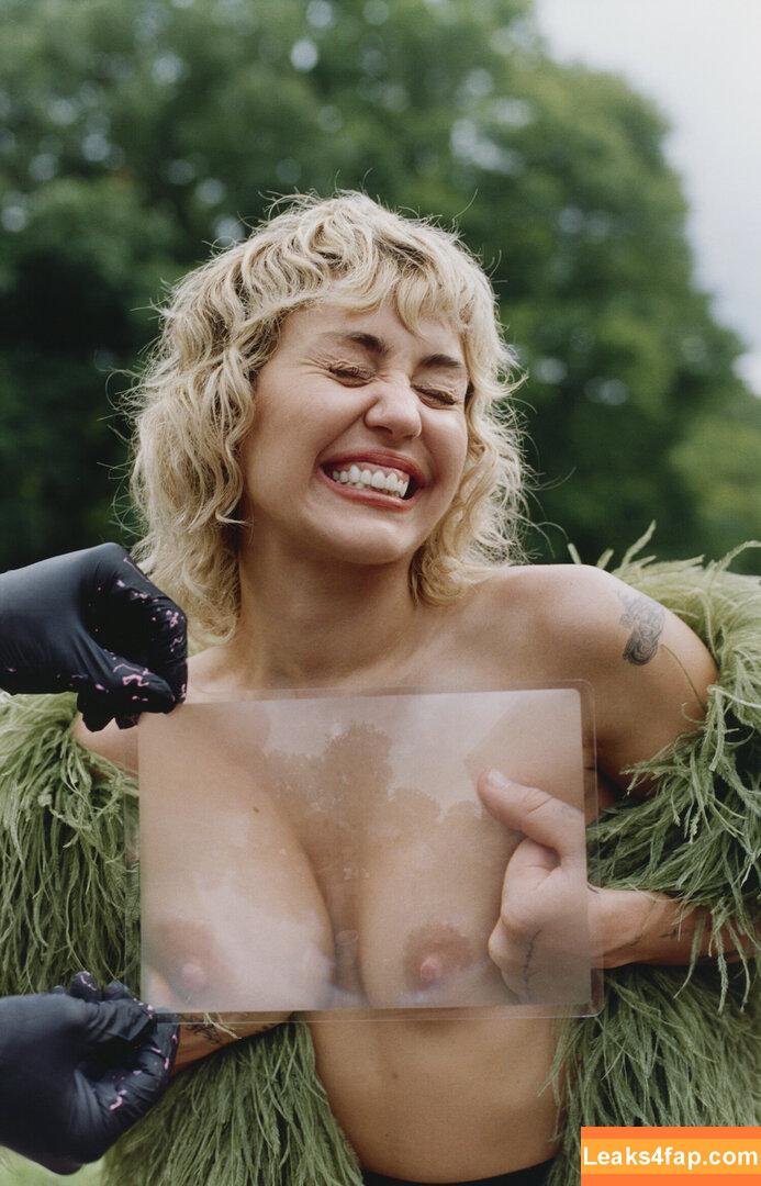Miley Cyrus / https: / mileycyrus leaked photo photo #0981