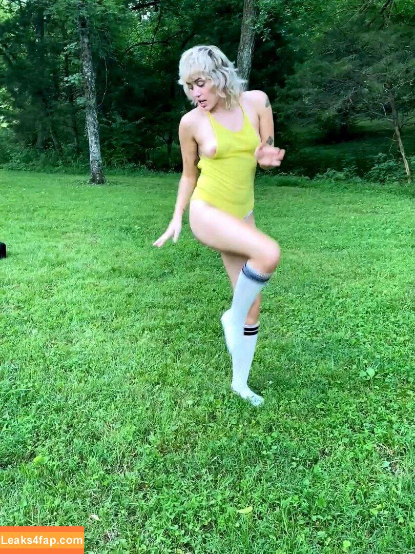 Miley Cyrus / https: / mileycyrus leaked photo photo #0987