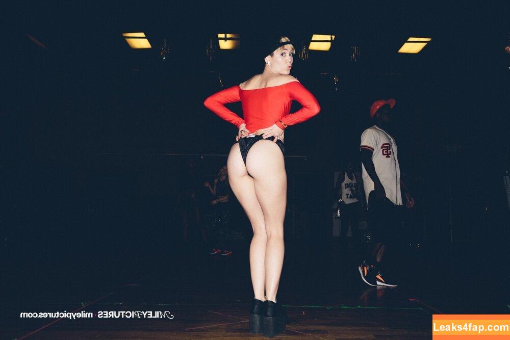 Miley Cyrus / https: / mileycyrus leaked photo photo #0990