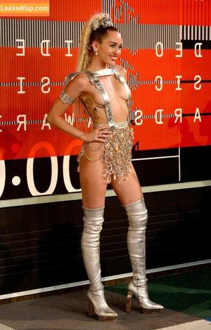 Miley Cyrus photo #0561