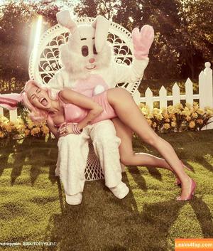 Miley Cyrus photo #0948